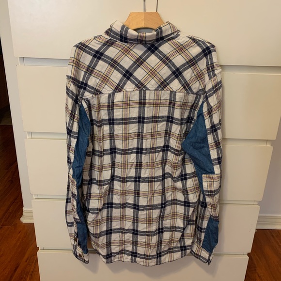 Unique Flannel Button Down - Size: Medium - Picture 3 of 3